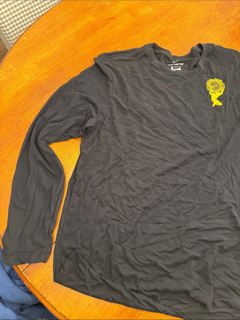 Nike Men’s Black Long-Sleeve Tee with Yellow Chest Graphic xxl